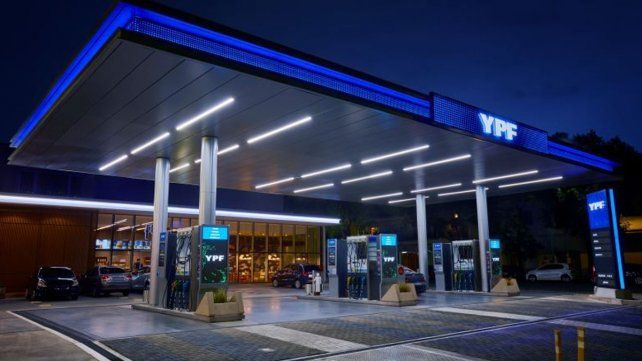 Las estaciones de YPF continuarán aceptando el pago con tarjeta de crédito