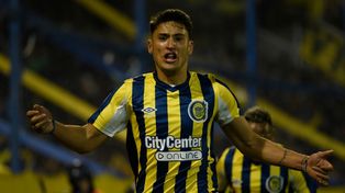 Máximo goleador. Alejo Veliz festeja uno de los tantos que le marcó el fin de semana a River.&nbsp;