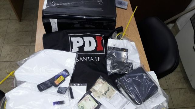 Allanamiento. Parte de los elementos secuestrados en la casa del imputado el viernes pasado.&nbsp;