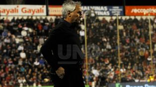 Madelón mete mano para jugar ante Gimnasia (LP)