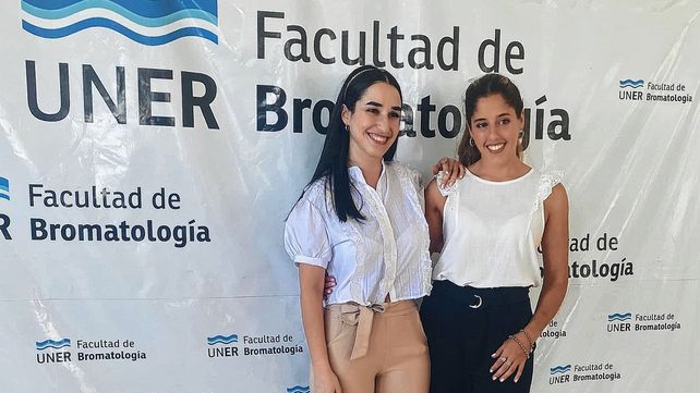 Profesionales. Catalina Domínguez y Agustina Terreni las flamantes bioquímicas de la UNER. &nbsp;
