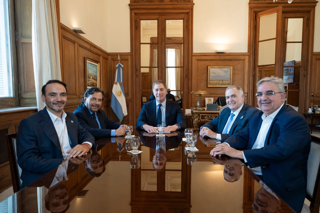 Santilli se reunió en la Casa Rosada con gobernadores del Norte Grande.