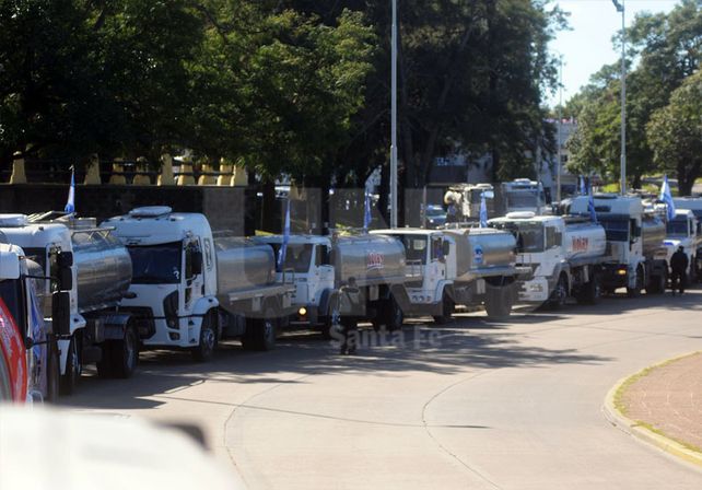 Camioneros llegaron a Santa Fe para reclamar una solución a la crisis de la lechería
