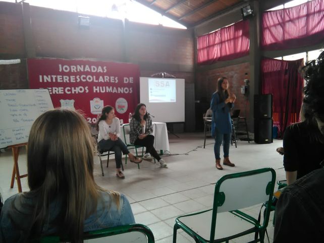 Escuelas secundarias debatieron sobre Derechos Humanos