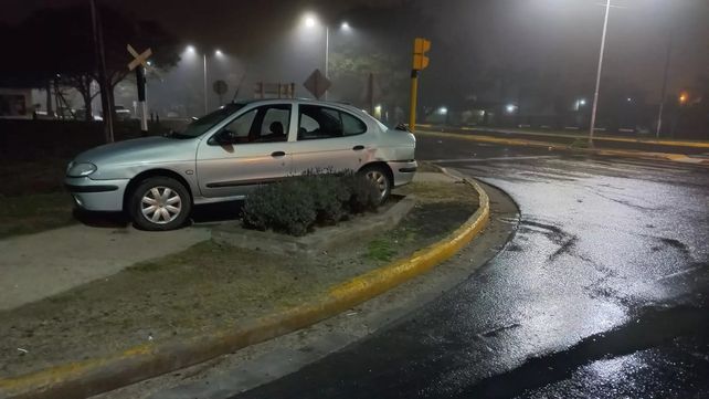 Un accidente en un semáforo dejó a una persona hospitalizada