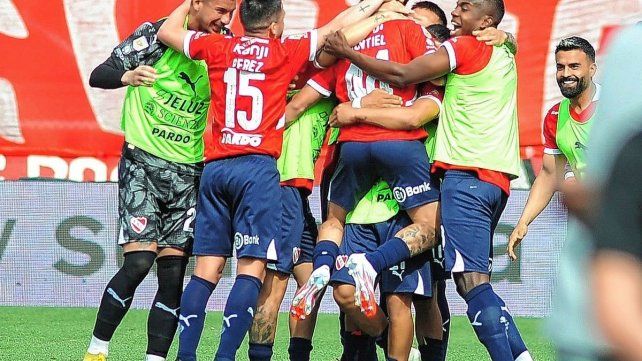 Independiente se impuso ante Deportivo Riestra y ganó tras cinco partidos.