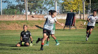 Luciano Díaz festeja su gol, que significó la victoria para Patronato.