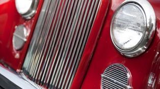 Los autos clásicos de la ciudad tendrán su tarjeta de circulación