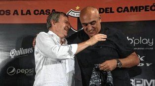 La situación que desnuda que no hubo común acuerdo para la salida de Delfino como DT de Colón