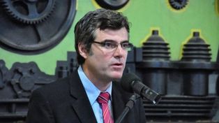 Con acento kirchnerista, asume Freyre al frente del PJ santafesino
