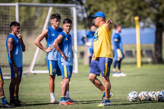 Jorge Almirón inicia su ciclo en forma oficial en Central