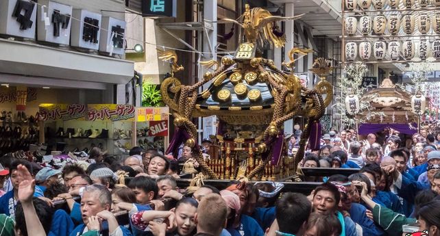 Sanja Matsuri, el festival en el que la mafia japonesa exhibe su poder