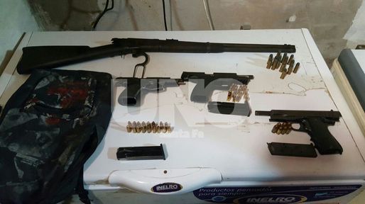 San Lorenzo: secuestraron un arsenal de cinco armas de guerra y decenas de balas