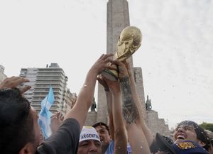 Rosario festeja la clasificación de la selección: las mejores fotos de los hinchas en el Monumento