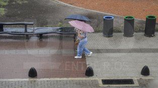 El primer día después del fin de semana extra largo comenzó con leves lluvias en Entre Ríos. Según el Servicio Meteorológico Nacional (SMN) anticipó que las lluvias continuarían durante el jueves, pero sin alertas por tormentas fuertes a corto plazo.&nbsp;