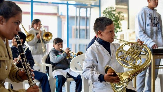 Oportunidades. Una orquesta escolar tocó en el CGE. Bordet dijo que las escuelas Nina dan igualdad.