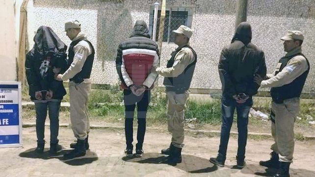 Presos por estar fumando marihuana en la plaza España