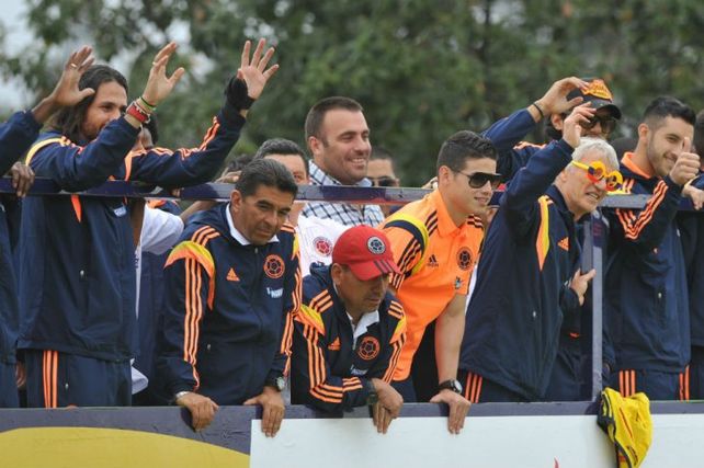 Pekerman y la selección de Colombia fueron recibidos como héroes