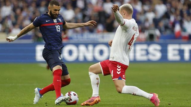 Karim Benzema en acción con la camiseta de Francia.