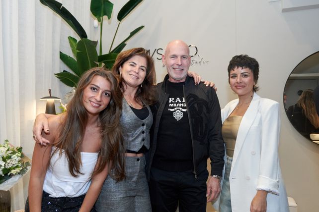 Silvi Carey, Nancy Garay, Mariano Antic, Lara Levisman y Fabio Gianble   