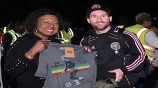 Lionel Messi llegó a Jamaica y recibió un especial regalo vinculado a Bob Marley