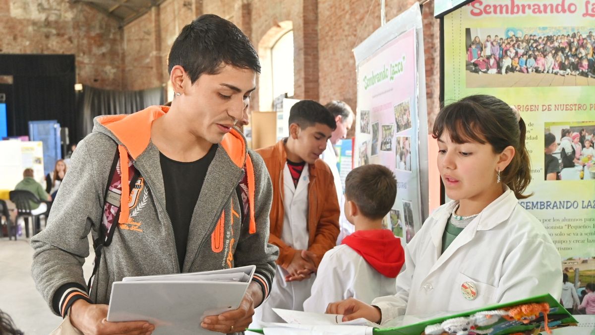 Más de 100 escuelas de 64 localidades participaron de la Feria de la ...