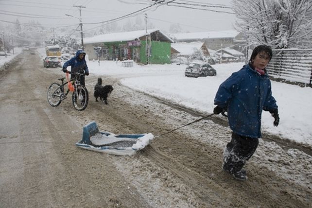 vecinos. Postal de ayer en un barrio de Bariloche
