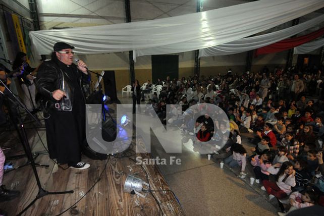 El Padre César y Los Pecadores dieron un show en Santa Fe