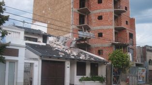 Paralizaron la obra de la que cayó una pared del sexto piso sobre una vivienda