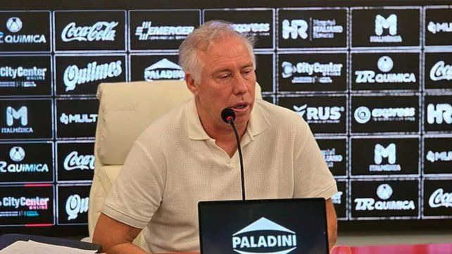 Roberto Sensini renunció como director deportivo de Newells tras la goleada ante Lanús