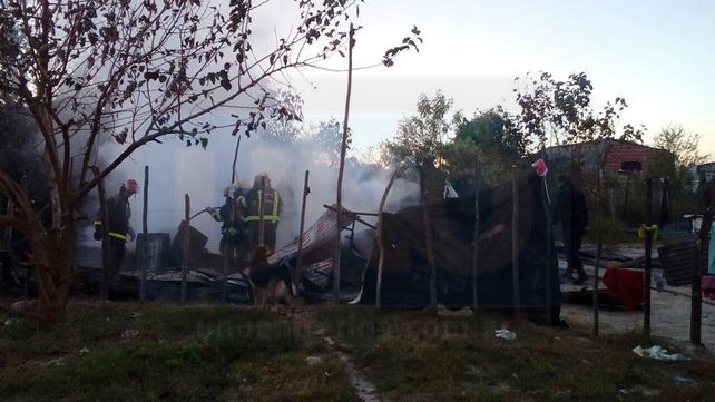 A madre e hijos le incendiaron la casa y sospechan de una expareja