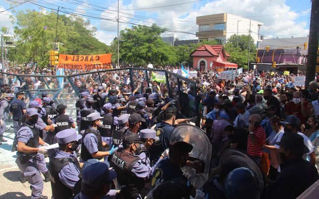 Formosa: la Justicia federal instó a Insfrán a garantizar la libre circulación de las personas con PCR negativo