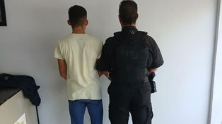 Hirieron a un policía y a su madre en un intento de robo ocurrido en barrio Cabal y los vecinos atraparon a uno de los delincuentes