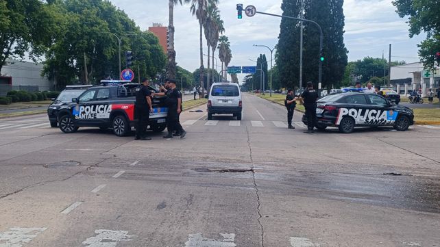 El hombre atropellado falleció poco antes del mediodía sobre la calzada.