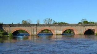 El río Carcarañá crece y siguen los problemas de tránsito y áreas inundadas