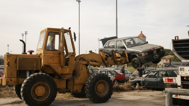 Compactación. El viernes comenzaron las tareas para despejar el depósito de avenida Francia la 5200.