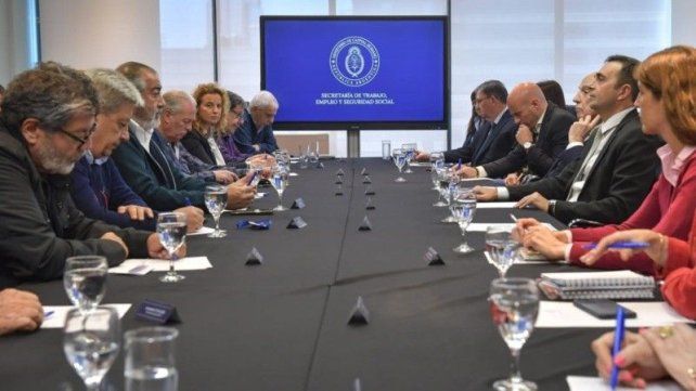 Reclamo de la CGT. Los dirigentes gremiales en la sede de la Secretaría de Trabajo.