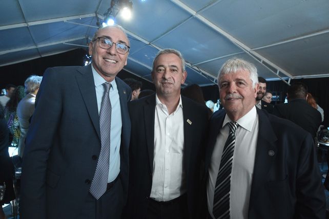 Miguel Simeoni junto al intendente Pablo Javkin y Jorge Tanoni, durante el evento de inauguración del nuevo laboratorio.