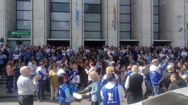 Gran cantidad de trabajadores y trabajadoras del Poder Judicial realizaron una asamblea en Tribunales.