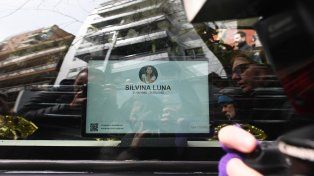 Tras una despedida privada en una sala velatoria, los restos de Silvina Luna fueron inhumados el Panteón de Actores del cementerio de Chacarita