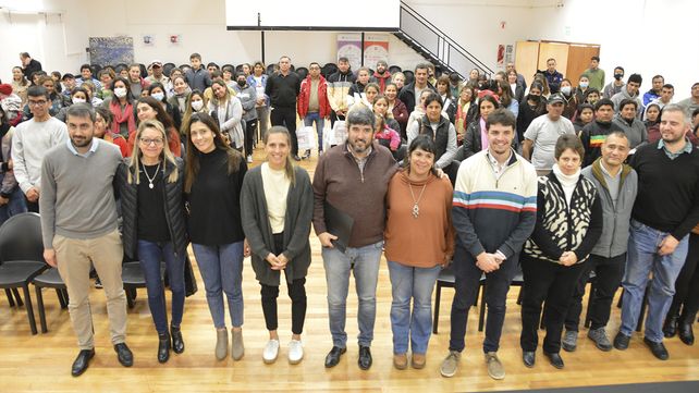 Entregan 150 tablets para estimular alfabetización digital