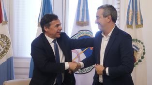 En marcha. El ex concejal y actual ministro Giuliano acordó el lanzamiento de la Sube con el intendente.