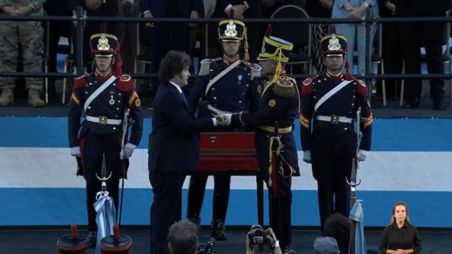 Milei fue el único orador en el acto central por los 213 años del Combate de San Lorenzo.