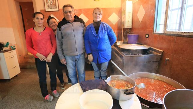 Ayuda. En la parroquia Guadalupe tratan de que alcance para todos.