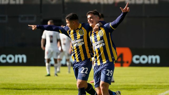 El festejo de Martínez Dupuy ante Riestra. Ahora marca en la selección sub-23 de México pero tiene pocas chances en Central.