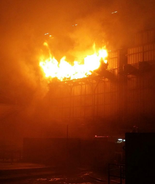 Un incendio de grandes dimensiones afectó a la planta de Molinos en San Lorenzo