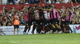 Todo el Coloso se deshizo en festejos tras el gol de Facundo Mansilla, que determinó una victoria justa y necesaria.