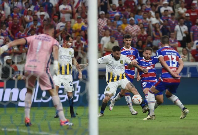 Jonatan Gómez intenta para el Central que arrancó en ventaja