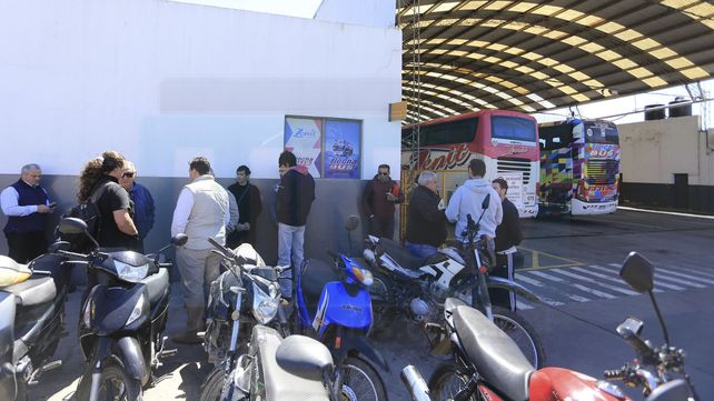 Frente a Flecha Bus protestaron por el despido de 37 trabajadores