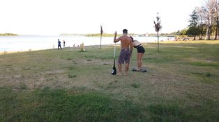 Profesores concientizan sobre la necesidad de limpiar la playa.&nbsp;